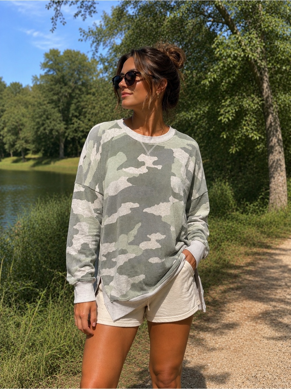 Aerie Women’s Green Camo Long-Sleeve Pullover Top w small side slits , guc,sz Xs